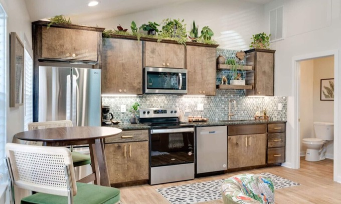 Greenwood Apartment | Welcome to the Jungle. . . .
