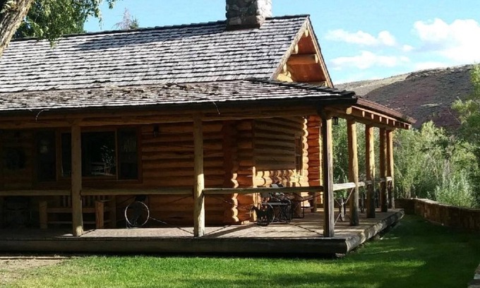 Dubois Cabin | Welcome to the Log Lodge