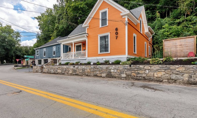Frankfort House | Welcome to The Old Fashioned!