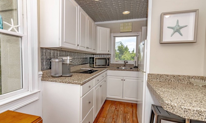 Bald Head Island Bed & Breakfast | Welcome to The Marsh Harbour Inn-Ship Watch