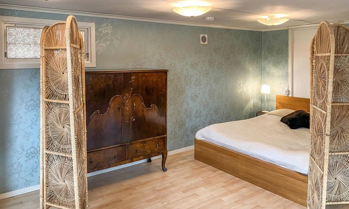 Boxholm House | Welcome to the vacation home near a beautiful lake.