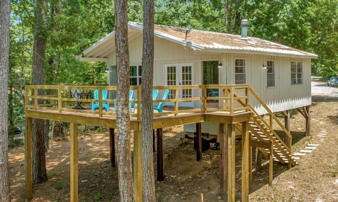 Livingston House | Welcome to the "WAKE ZONE"!!! Your cozy waterfront home on Lake Livingston!