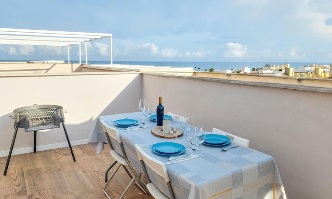Chilches Apartment | Welcome to this large and beautiful vacation apartment with spacious roof terrace and sea view.