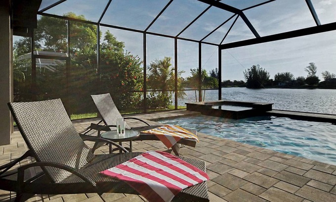Pelican House | Welcome to Villa Memory Lake , heated Pool, Jacuzzi, free WIFI