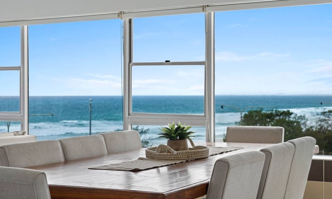 Surfers Paradise Apartment | Welcome to your seaside sanctuary at Pacific Plaza!