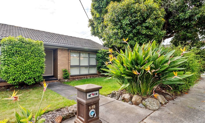 Mentone Apartment | Welcome to your home in the beautiful seaside suburb of Mentone, Victoria!