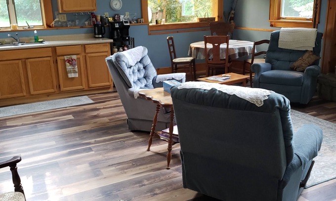 Keuka Park Cabin | WELCOME! WE ARE PET FRIENDLY.