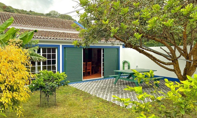 Caloura House | WelcomeBuddy - Casa Tia Néné - Green Glassyard