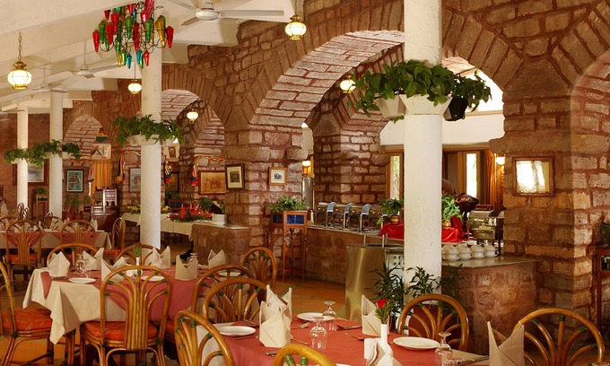Jodhpur Hotel | WelcomHeritage Bal Samand Lake Palace