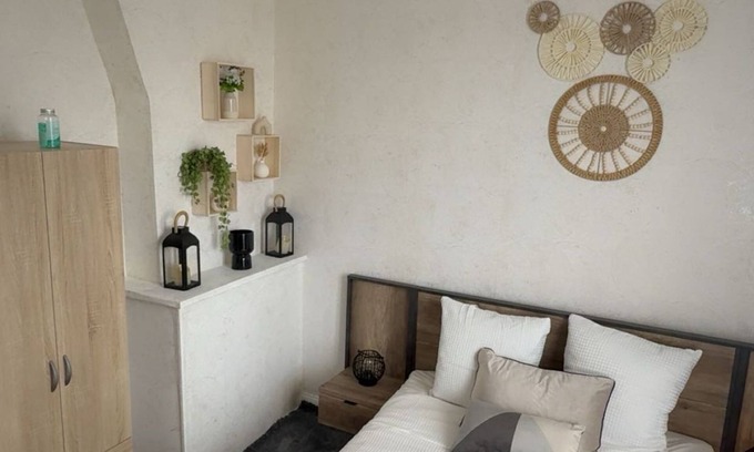 La Courneuve Apartment | Welcoming 2-bedroom apartment with WiFi in La Courneuve