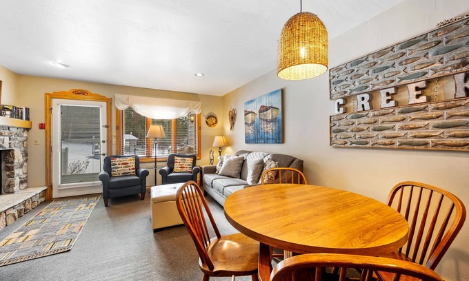 Fish Creek Condo | Welcoming 2-bedroom condo with jetted tub in charming Fish Creek