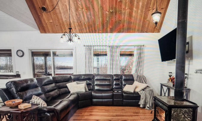 Houston House | Welcoming 5-bedroom lakefront house with WiFi in charming Big Lake