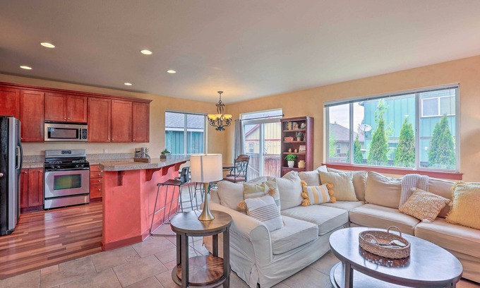 Mountain View District House | Welcoming Bend Home < 4 Mi to Pilot Butte!