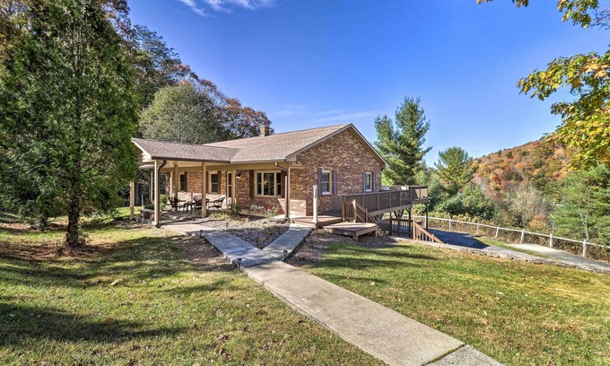 Boone House | Welcoming Boone Getaway Near Hiking + Skiing!