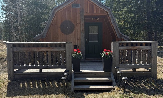 Coram Cabin | Welcoming cabin with AC located in Coram ten minutes from Glacier National Park.