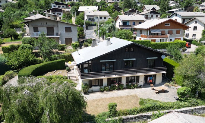 Embrun Ski Chalet | Welcoming chalet for 10/12 people in a quiet area close to the town center