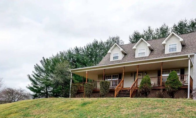 Asheville House | Welcoming Couples and Groups to Asheville. King Beds, Hot tub!