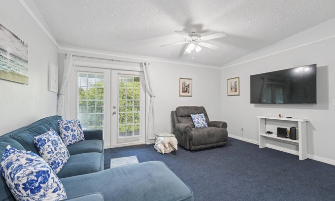 Lake Frederica Condo | Welcoming Cozy 2BR/2BA Condo Near Downtown Orlando & Attractions