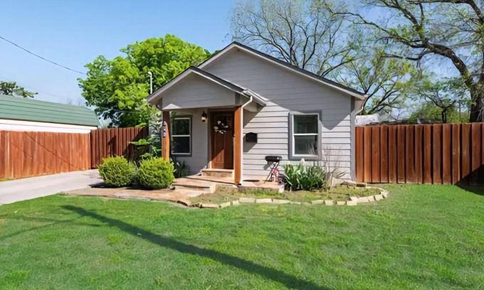 McKinney House | Welcoming cozy where love and light dewll 3-bedroom with AC in charming McKinney
