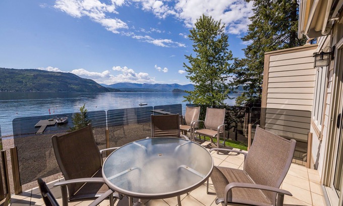 Celista Condo | Welcoming family-friendly lake front condo on the beautiful, sunny Shuswap Lake!