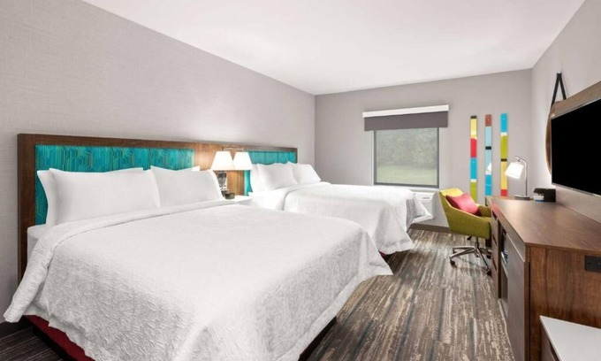 Tigard Hotel | Welcoming Hotel w/Free Hot Breakfast! 3 Comfortable Units, Indoor Pool!
