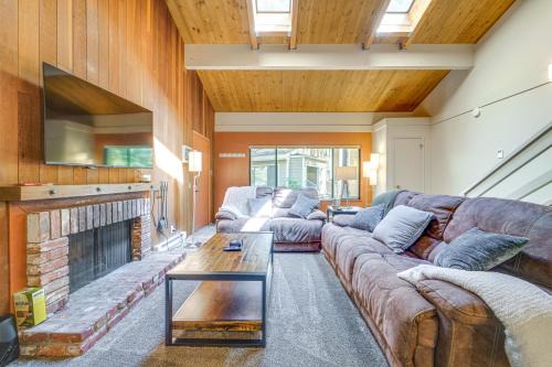 Incline Village Apartment | Welcoming Incline Village Condo about 2 Mi to Beach!