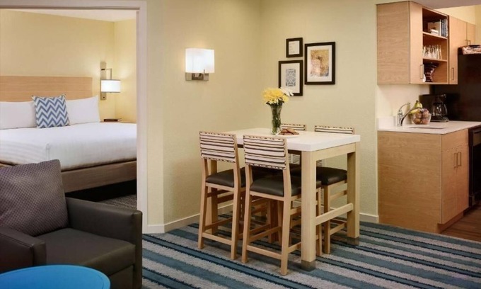 Somerset House | Welcoming Room with Swimming Pool Access & Gym Near Rutgers University