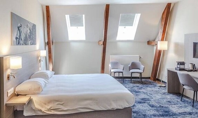 Leeuwarden Hotel | Welcoming Room with Convenient Location Near Leeuwarden Train Station
