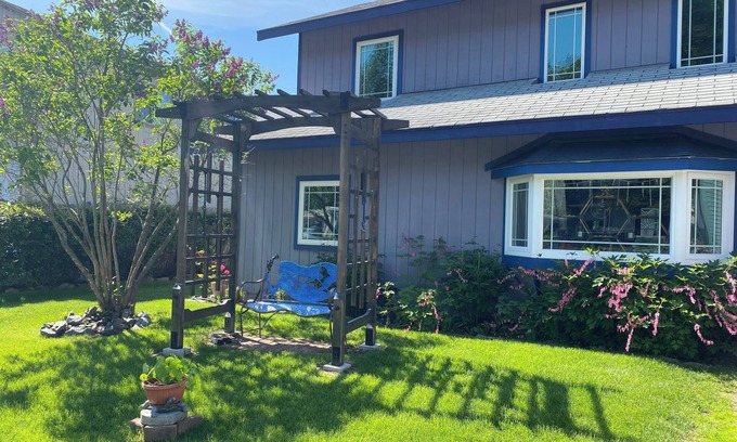 Northeast Anchorage House | Welcoming to Cotton House's 3-bedroom house and WiFi in Anchorage
