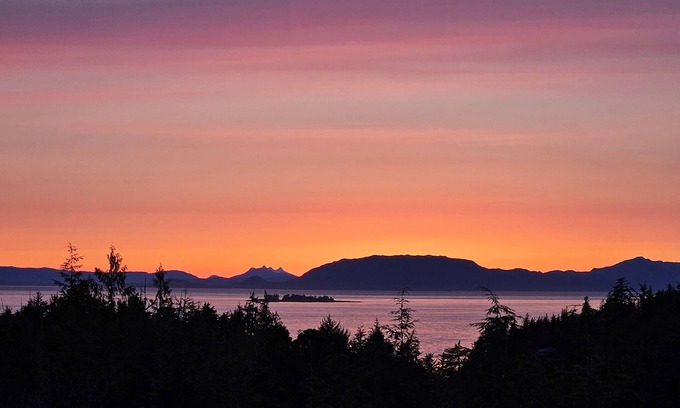 Ketchikan Cabin | Welcoming to our cozy cabin north of town