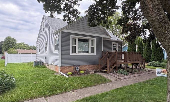 Clear Lake House | Welcoming Updated 2-bedroom House close to downtown Clear Lake and City beach!