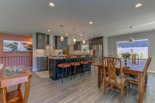 Post Falls House | Welk Manor Private Waterfront Retreat on the Spokane River