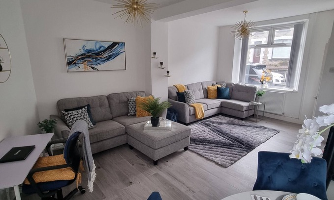 Abercwmboi House | Well designed house - Bronallt Luxury sleeps 6