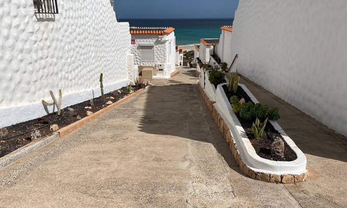 Bahia Calma House | Well maintained bungalow just 3 minutes walk from the white sandy beach