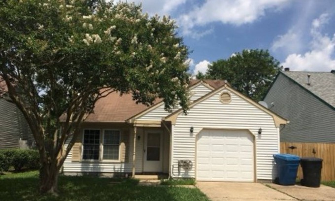 Norfolk - Virginia Beach House | Well Priced VB Home only 15 mins from the Oceanfront!!