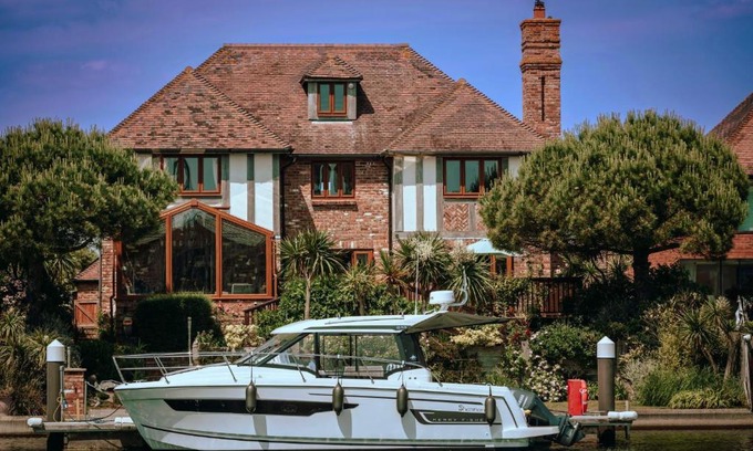 Eastbourne Villa | Wellington Quay