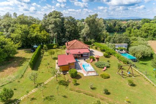 Karlovac House | Wellness House On The River Kupa - Happy Rentals