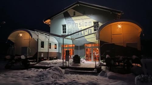 Muldenhammer Hotel | Weltraumbahnhof Rautenkranz - Steampunk Hotel