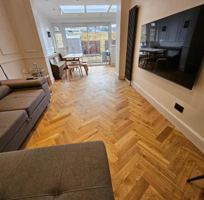 Alperton House | Wembley London lovely 6 bed House sleeps up to 14