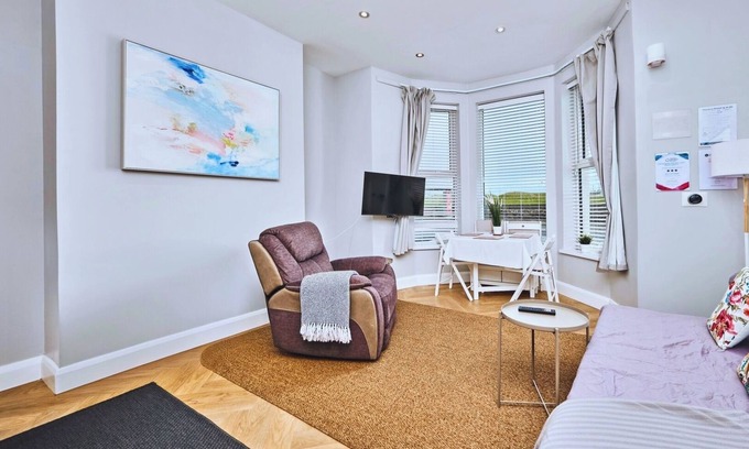 Portrush Apartment | West Beach 1 ~ Stylish Dog-Friendly by West Beach