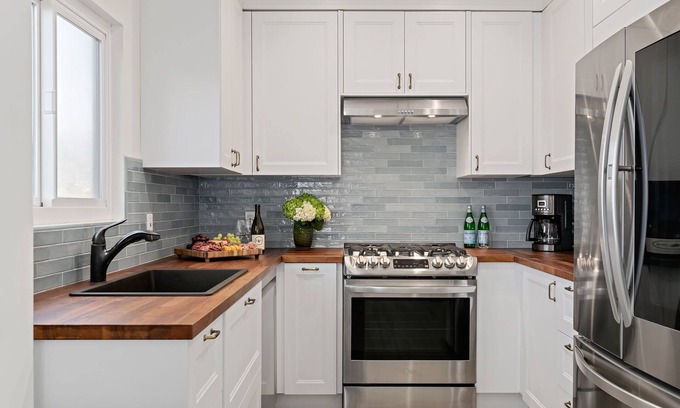 West Beach House | West Beach Hideaway - Renovated Townhome