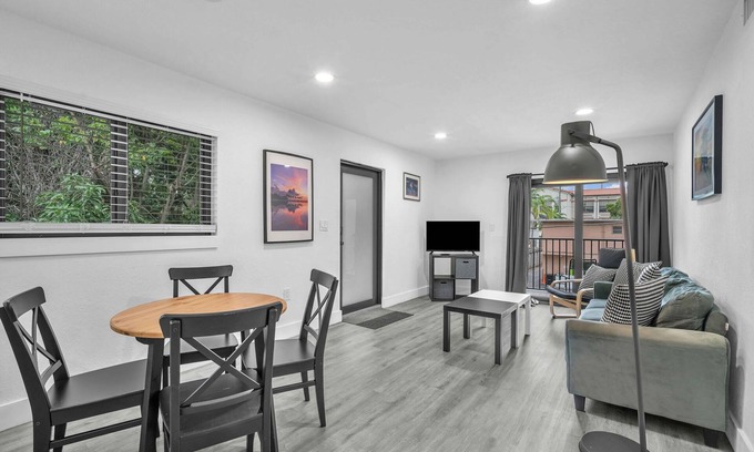 East Little Havana Apartment | West Brickell - #3 - Renovated 2/1 & Parking