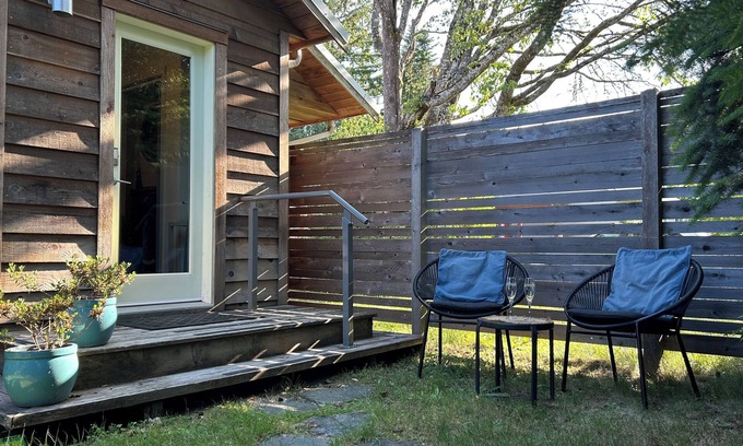 North Cowichan Cottage | West Coast Cedar Guest Cottage w/treed yard near vineyards & nature trails