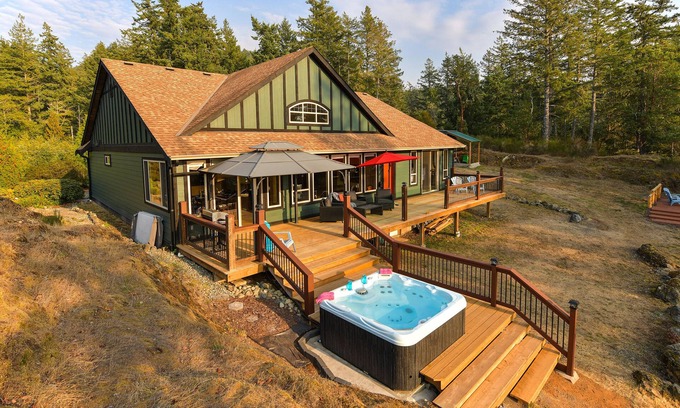 Sooke House | West Coast Ocean View Estate