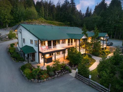 Port Renfrew Hotel | West Coast Trail Lodge