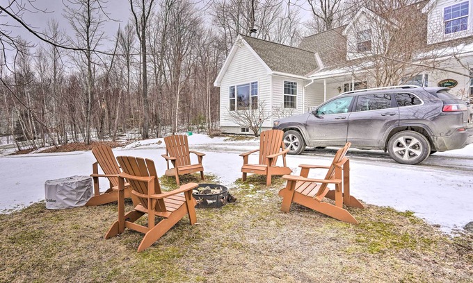 West Dover House | West Dover Getaway w/Hot Tub: Near Mt Snow!