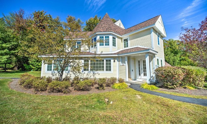 West Dover House | West Dover Townhouse with Deck, Grill and Amenities!