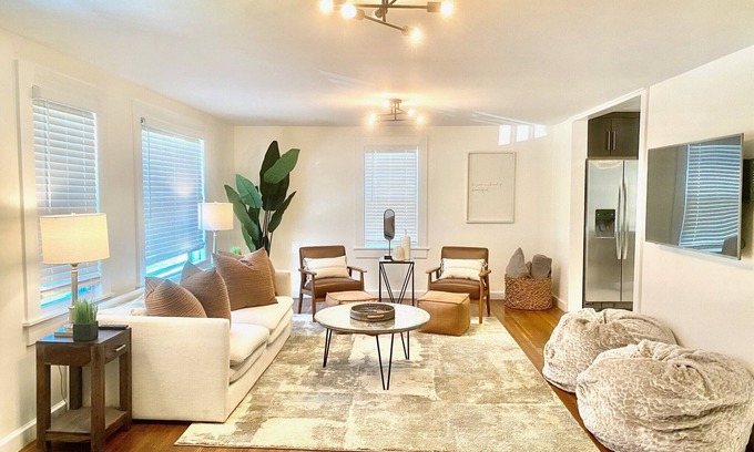 Woodbine House | West Elm Charm, 3 Minutes to Soccer Stadium & 5 Minutes to Broadway