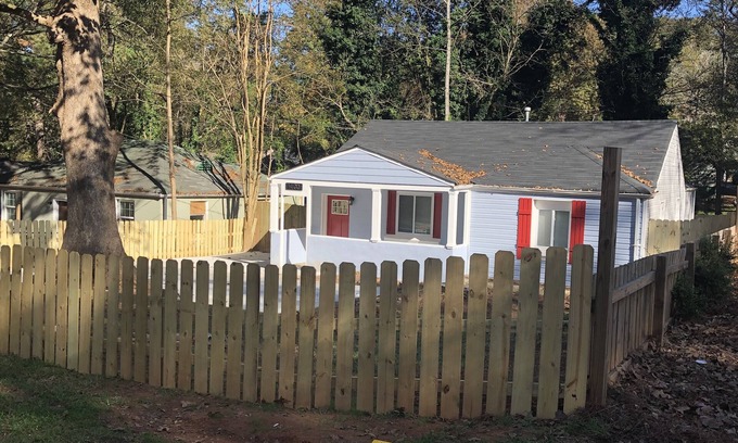 Atlanta House | West End Atlanta Hideout getaway! Privacy is KEY ! Close to everything