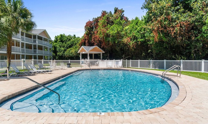 West Panama City Beach Condo | West End Gem | Walk to the Beach | Pool | Sleeps 4